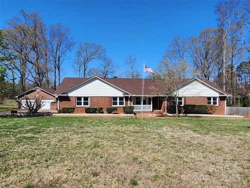 1301 Huckleberry Dr, Lincolnton, NC, 28092-7758 | Card Image