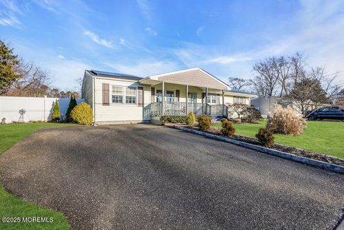 7 Maple Ln, Howell, NJ, 07731-1307 | Card Image