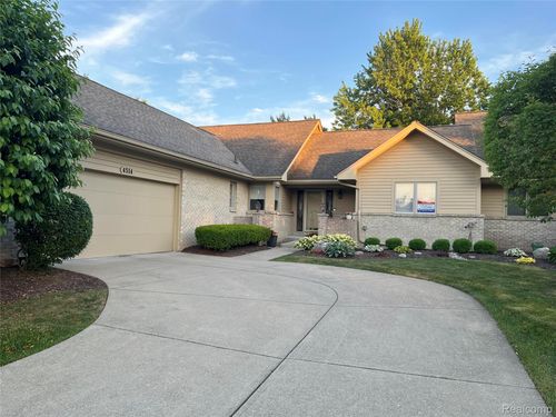 4514 Ravenwood Dr, Grand Blanc, MI, 48439-2414 | Card Image
