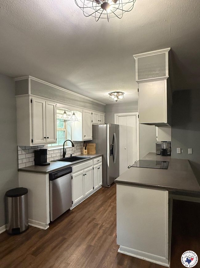 202 Mehaffey, House other with 4 bedrooms, 2 bathrooms and null parking in De Kalb TX | Image 4