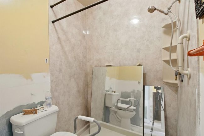 Primary Bathroom | Image 19