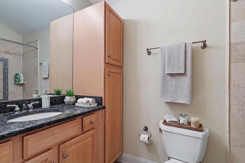4910 W Catalpa Ave, Chicago, IL, 60630-1515 | Card Image
