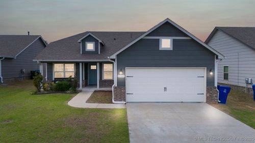 2305 E Winston St, Broken Arrow, OK, 74011-7473 | Card Image