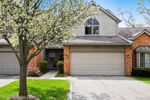 817 Woodridge Hills Dr, Brighton, MI, 48116-2401 | Card Image