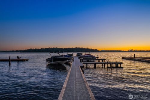 4889 Forest Ave Se, Mercer Island, WA, 98040-4601 | Card Image