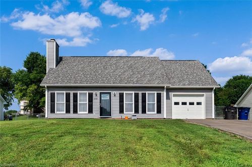2045 Woccon Path, Winston Salem, NC, 27127-9422 | Card Image