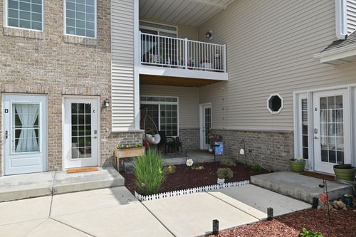 1625 Grey Fox Trl, Mukwonago, WI, 53149-7906 | Card Image
