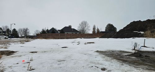 4 Cornwell Cres, Norwich, ON, N0J1P0 | Card Image