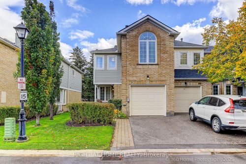 32 Heathcliffe Sq, Brampton, ON, L6S5P7 | Card Image