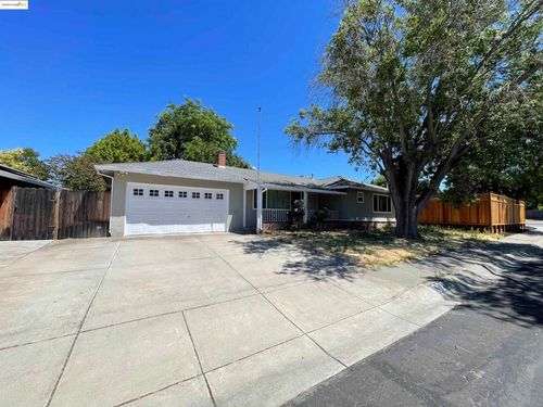 3206 Fitzpatrick Dr, Concord, CA, 94519-2120 | Card Image