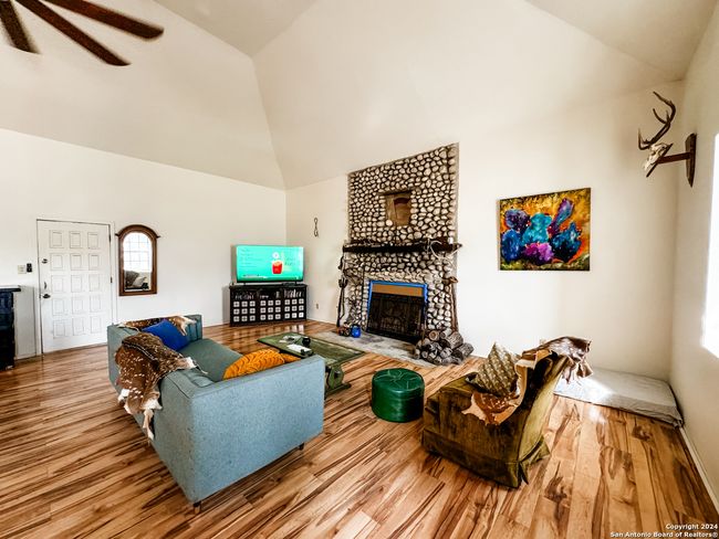 329 Fort Clark Rd, Townhouse with 3 bedrooms, 2 bathrooms and null parking in Brackettville TX | Image 4