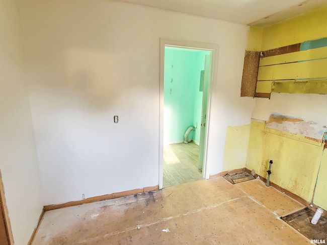 225 Hickory St, House other with 2 bedrooms, 1 bathrooms and null parking in Flora IL | Image 14