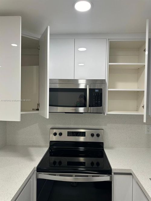 42-12045 Sw 18th St, Miami, FL, 33175-8721 | Card Image