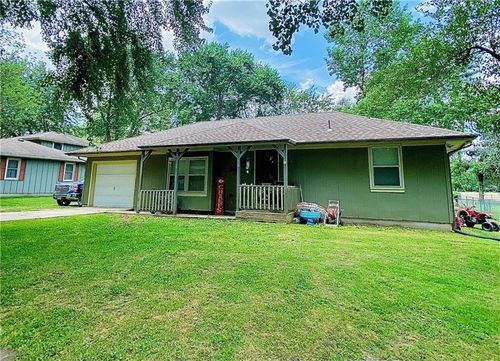 916 Edith Ave, Adrian, MO, 64720-9112 | Card Image
