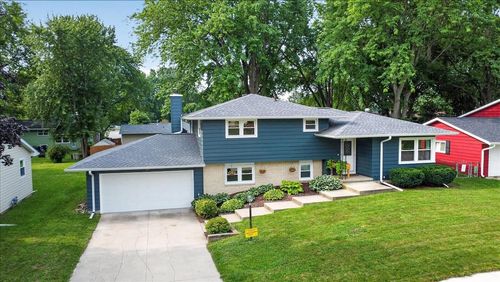 929 Ring St, Sun Prairie, WI, 53590-2727 | Card Image