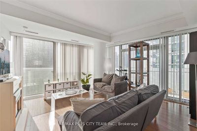 804 - 12 York St, Condo with 3 bedrooms, 2 bathrooms and 1 parking in Toronto ON | Image 3