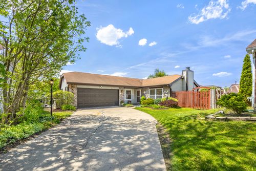 6 Ironwood Ct, Streamwood, IL, 60107-1917 | Card Image