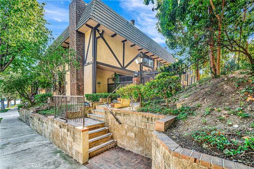 apt-5-24420 Victory Blvd, Woodland Hills, CA, 91367-1009 | Card Image