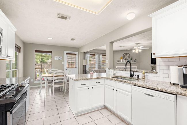 13617 Jasmine Creek Ln, House other with 4 bedrooms, 3 bathrooms and 2 parking in Rosharon TX | Image 13