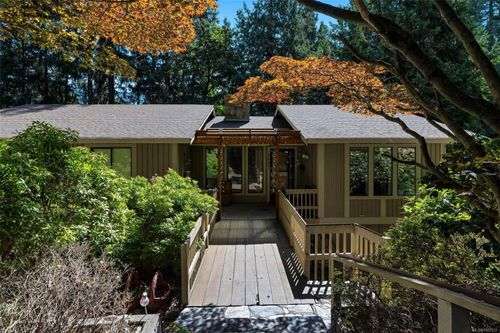 4687 Lochwood Cres, Saanich, BC, V8Y1A9 | Card Image