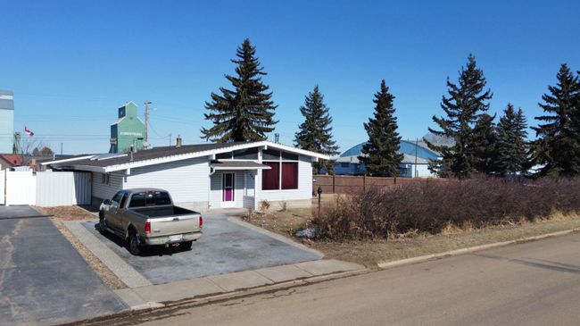 4801 49 Avenue, Home with 3 bedrooms, 2 bathrooms and 2 parking in Forestburg AB | Image 40