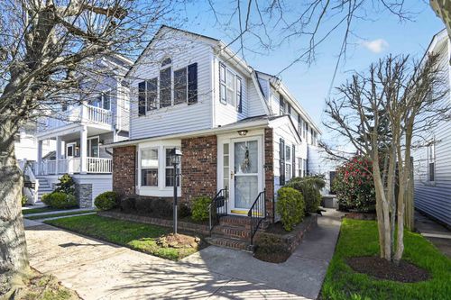 15 N Douglas Ave, MARGATE CITY, NJ, 08402-1921 | Card Image