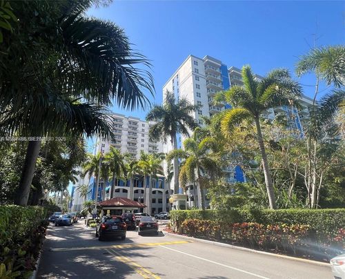 ph-10-5091 Nw 7th St, Miami, FL, 33126-3682 | Card Image