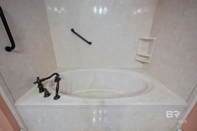 Bathroom | Image 32