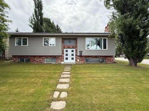 481 Mountain St, Hinton, AB, T7V1J9 | Card Image