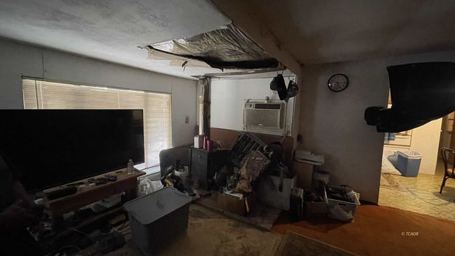 Living room inside manufactured | Image 25