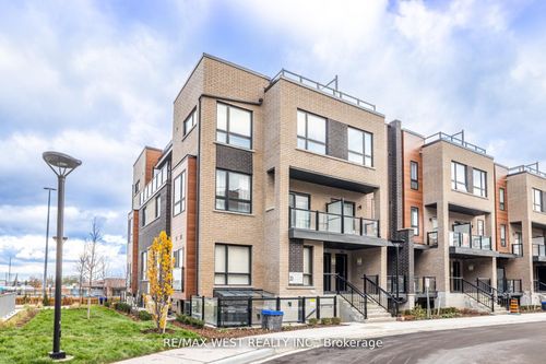 28-20 Lytham Green Cir, Newmarket, ON, L3Y0H4 | Card Image