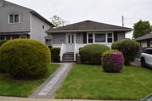 204 Wellington St, Hempstead, NY, 11550-1811 | Card Image