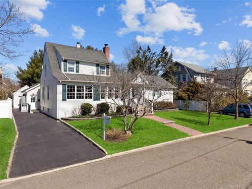 122 Palmyra Avenue, Hempstead, NY, 11598 | Card Image