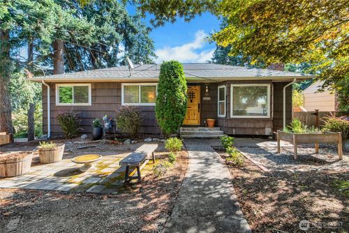 20204 9th Avenue S, Des Moines, WA, 98198 | Card Image