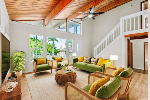 44-130 Kahinani Way, Kaneohe, HI, 96744-2570 | Card Image