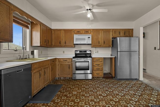 4450 S Skyline Rd, House other with 3 bedrooms, 2 bathrooms and null parking in Casper WY | Image 6