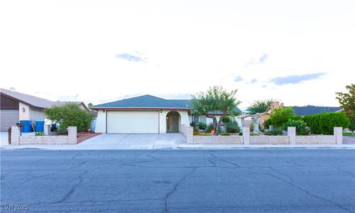 912 Smith St, Las Vegas, NV, 89108-1515 | Card Image