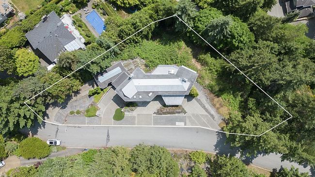 5860 Falcon Road, House other with 5 bedrooms, 3 bathrooms and 2 parking in West Vancouver BC | Image 2