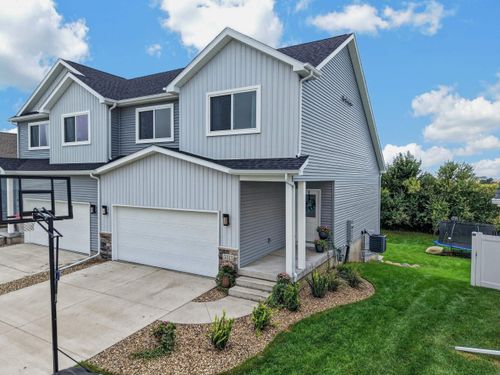 5313 Fernwood Dr, Cedar Falls, IA, 50613-2384 | Card Image