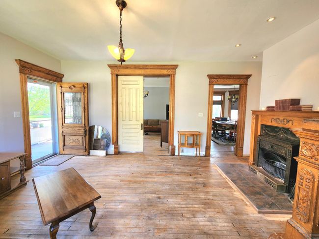 Parlor | Image 12