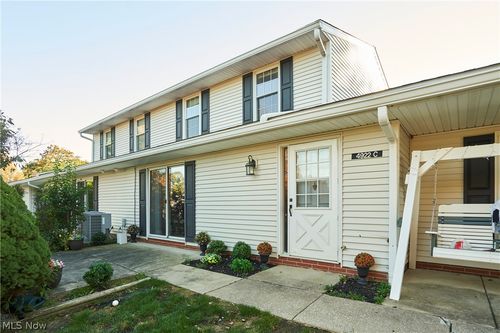 c-4922 Independence Cir, Stow, OH, 44224-2054 | Card Image