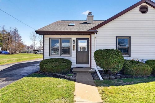 17-984 Tullar Road Road, NEENAH, WI, 54956 | Card Image