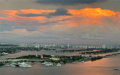 apt-4504-900 Biscayne Blvd, Miami, FL, 33132-1572 | Card Image