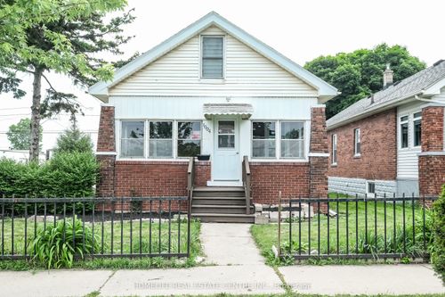 1004 Oak St, Windsor, ON, N9A5G4 | Card Image