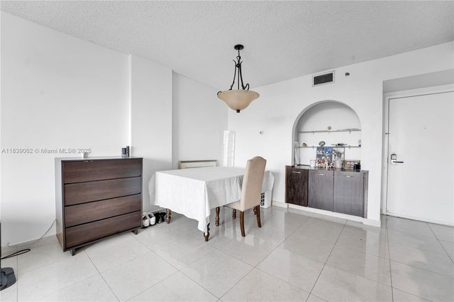 APT-704 - 919 Hillcrest Dr, Condo with 2 bedrooms, 2 bathrooms and null parking in Hollywood FL | Image 9