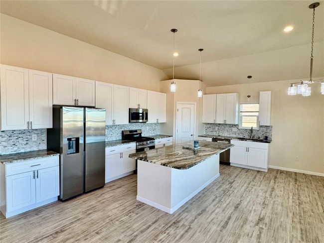 18 Edgewater St, House other with 3 bedrooms, 2 bathrooms and 2 parking in Hitchcock TX | Image 12