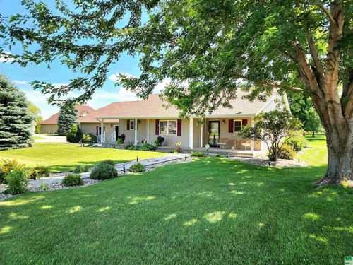 473 14th St Se, Sioux Center, IA, 51250-2915 | Card Image