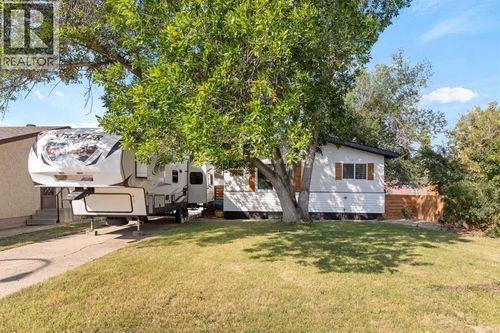 516 5 St Se, Redcliff, AB, T0J2P2 | Card Image