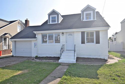 240 Columbus Parkway, Hempstead, NY, 11501 | Card Image