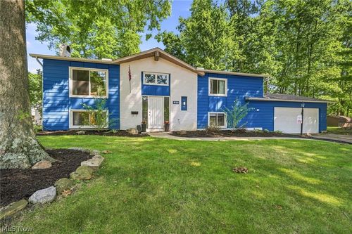 825 Valley Dr, Amherst, OH, 44001-2058 | Card Image